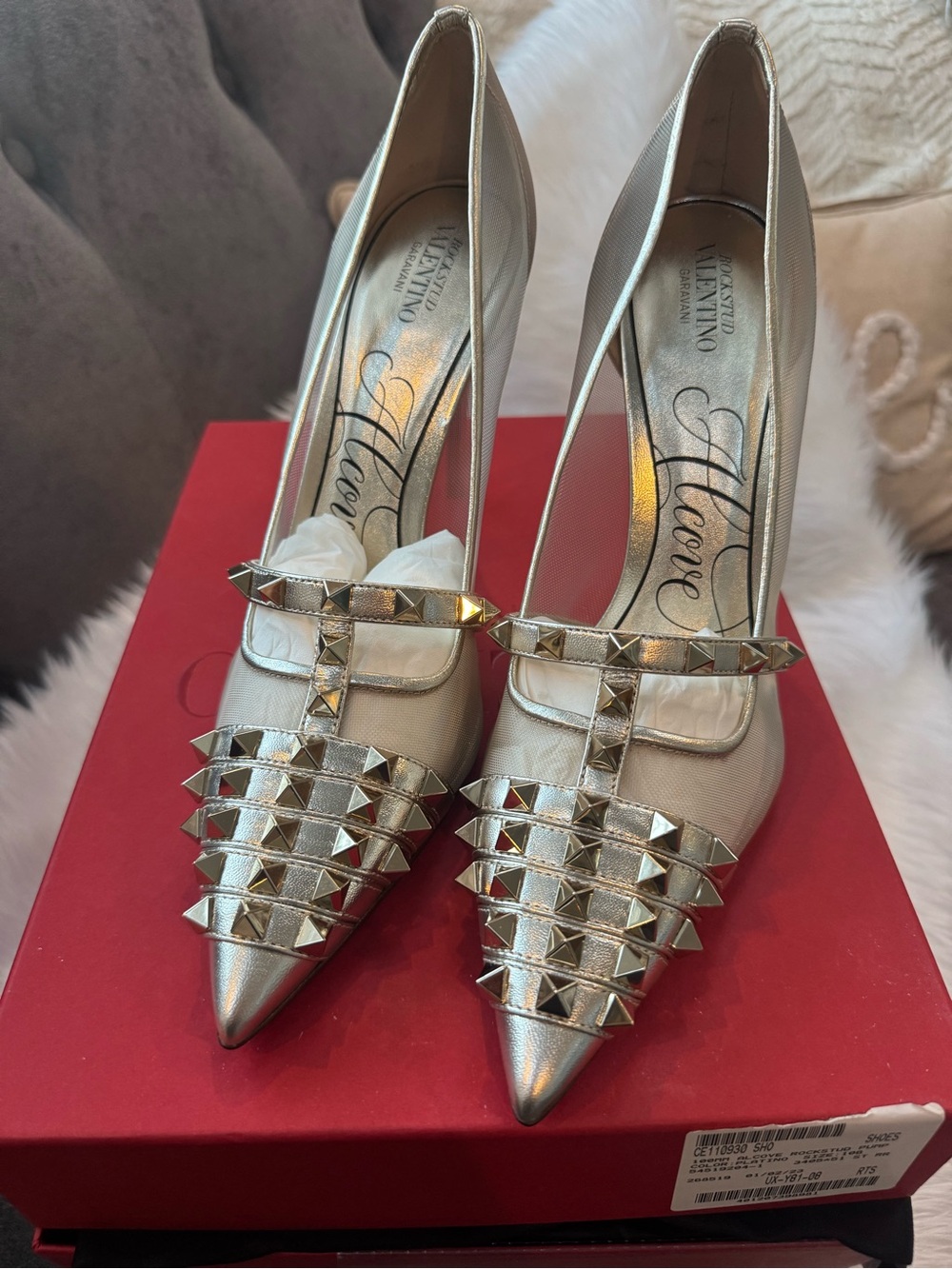 Valentino Garavani Alcove Rockstud Pump Size 40 NWT